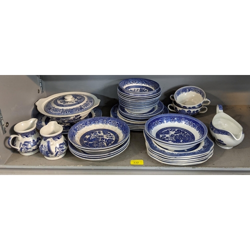 332 - Blue and white Willow and Old Willow part dinner services to include dinner plates, side plates, bow... 