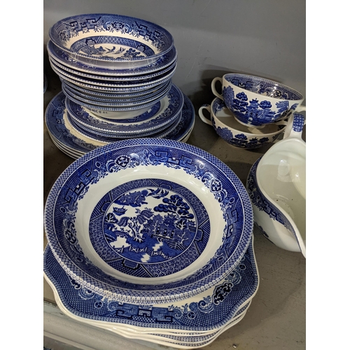 332 - Blue and white Willow and Old Willow part dinner services to include dinner plates, side plates, bow... 