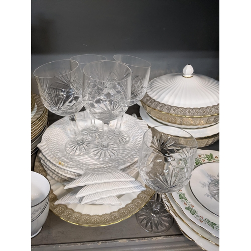 333 - Ceramics to include part dinner services, Thomas Germany and Royal Worcester Isabella pattern, Royal... 