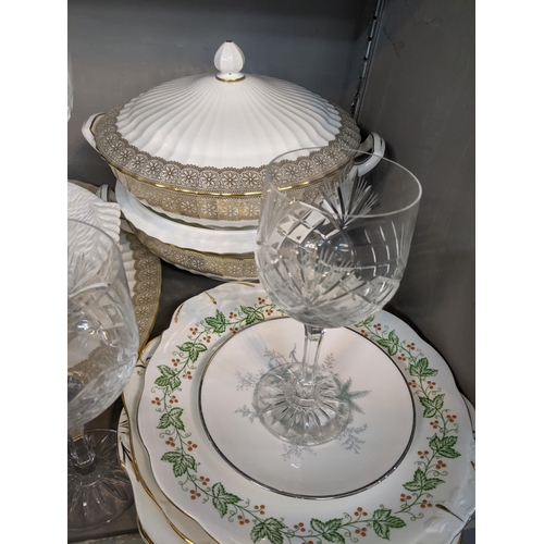 333 - Ceramics to include part dinner services, Thomas Germany and Royal Worcester Isabella pattern, Royal... 