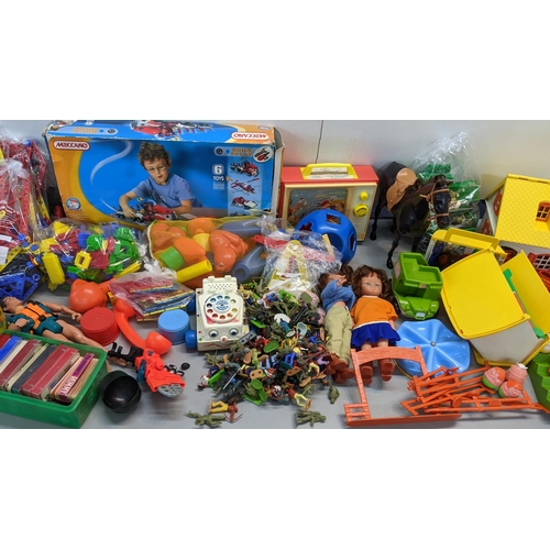 414 - Mixed toys to include Meccano Georbra playmobils, Action Man, Fisher price, Webble and others
Locati... 