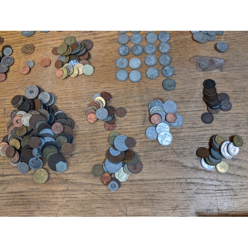 400 - A quantity of mainly British coinage to include various pre-1947 two shillings, one shilling, florin... 