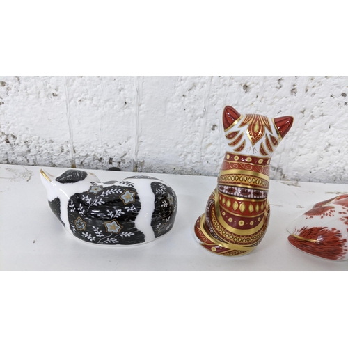 19 - Four Royal Crown Derby paperweights, gold stoppers to include two cats and two dogs, Location: 1.1