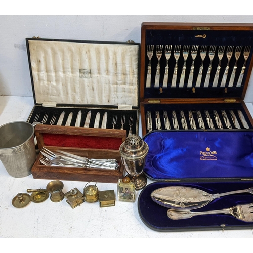 22 - Mixed cutlery to include a handled knives together with a cased silver plated cutlery Chinese scent ... 