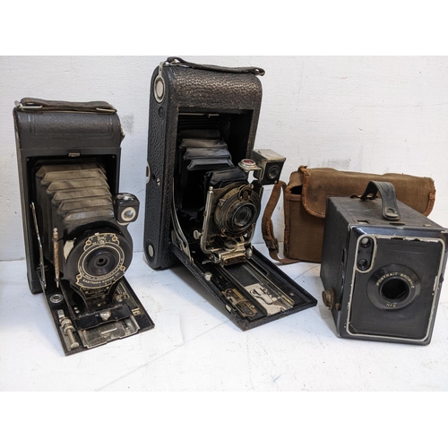 73 - Group of folding and box cameras to include a Portrait Brownie No. 2, and an Autographic Brownie No.... 