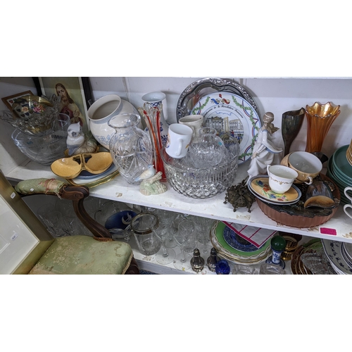 531 - A large mixed lot to include glassware, serving platters, models of birds and other items
Location: ... 