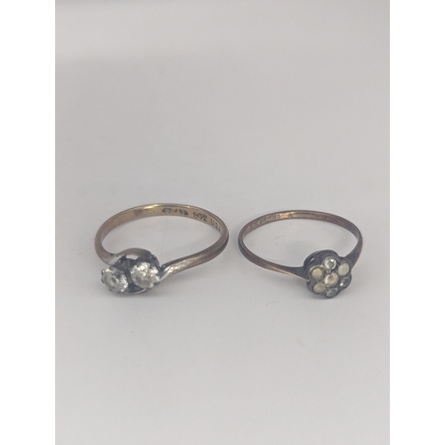 122 - Two 9ct rings to include a twisted style example set with a pair of white sapphires together with a ... 