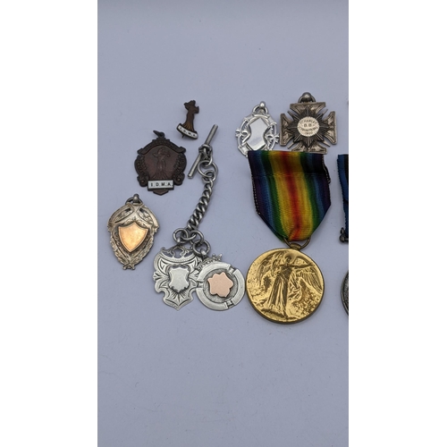 271 - Collectables to include two WWI medals GNR RA 313064, a silver watch chain and medallions, 130g
Loca... 