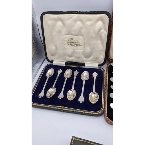 277 - Cased silver cutlery to include a jam spoon with butterknife and six spoons, 71.4g, together with si... 