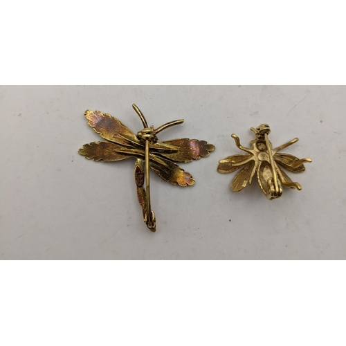 49 - A 9ct gold dragonfly brooch, and a 9ct gold honey bee brooch, 5.6g Location: CAB3