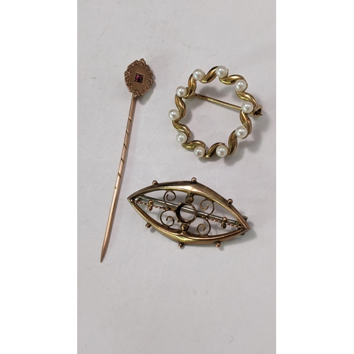 112 - THIS LOT IS WITHDRAWN
Three 9ct gold brooches to include one having ten seed pearls, total weight 5.... 