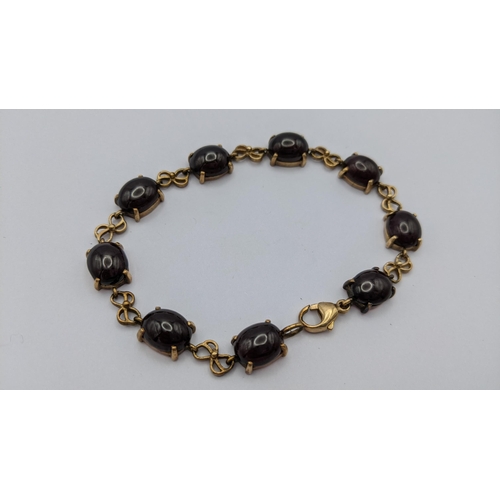 191 - A 9ct gold bracelet having nine oval cut garnets in claw shaped settings, 14.2g
Location: CAB1