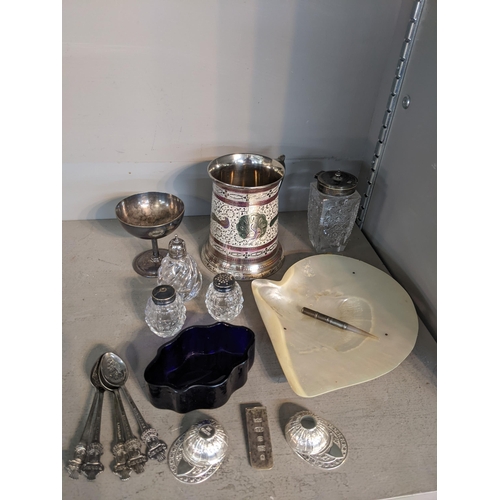 142 - Silver to include a modern tea caddy spoon fashioned as a jockey hat (the other silver plate), a mon... 