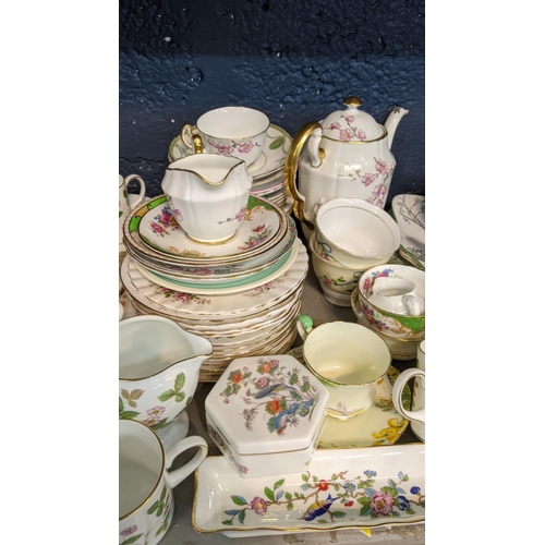 126 - A mixed lot to include Royal Crown Derby paperweight along with Wedgwood cups and saucers in wild st... 