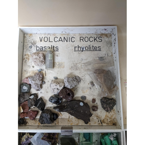 333 - A selection of rock and crystal samples, volcanic rocks, and others to include fossils, and other it... 