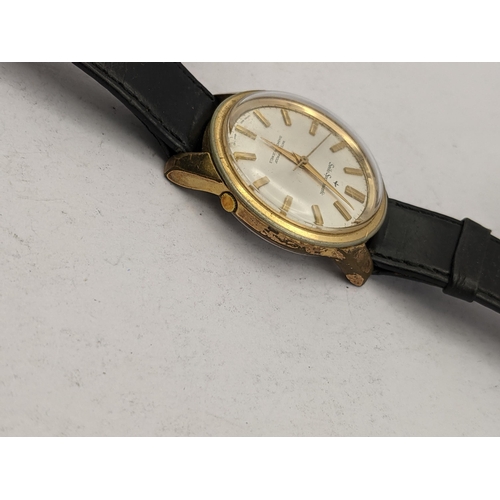 12 - A vintage automatic gold plated Seiko sportsmatic having  both hour markers, central seconds and in ... 