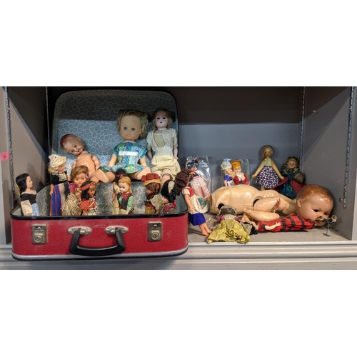 199 - Dolls and accessories with mobile limbs, some damaged and not complete to include ceramic examples G... 