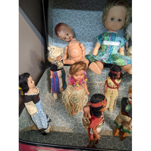 199 - Dolls and accessories with mobile limbs, some damaged and not complete to include ceramic examples G... 