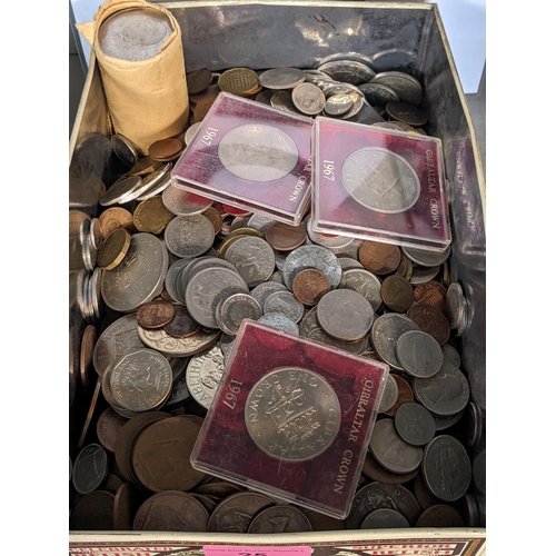 25 - World coins - A quantity of mixed coinage from around the world to include Victorian and later Briti... 