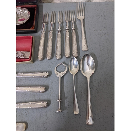 288 - Silver plated flatware and other items along with a pair of silver salts, silver handled flatware
Lo... 