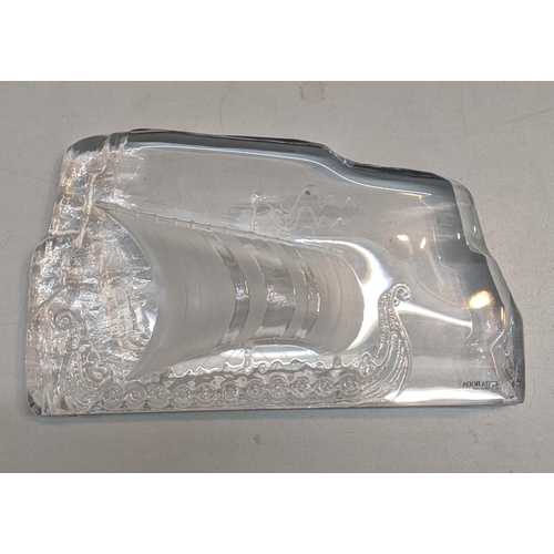 450 - A Kosta glass model of a Viking ship with its box 
location : RAB