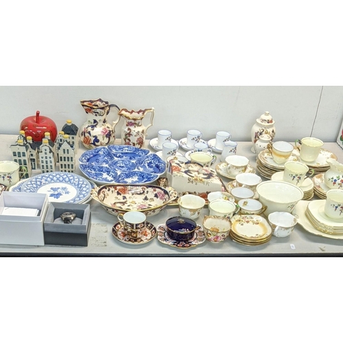 453 - A mixed lot of ceramics to include a Royal Crown Derby cup and saucer, a set of five coffee cups and... 