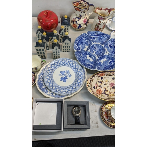 453 - A mixed lot of ceramics to include a Royal Crown Derby cup and saucer, a set of five coffee cups and... 