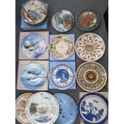 144 - A quantity of late 20th century collectors and decorative wall plates to include 3 Villeroy & Boch H... 