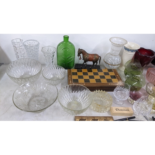 433 - A mixed lot to include a chess set, glassware, pens, Wedgwood vase, treen carving and other items
Lo... 