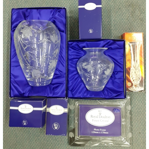 515 - Boxed Royal Doulton crystal to include vases and a photo frame together with a Crystal d'Arques vase... 