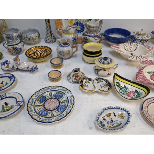 531 - A Quimper collection to include 19th century and later examples, jugs, inkwell dishes, ash trays, va... 