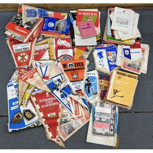 462 - League and non-league football programmes and news letters mainly from the 1960's and 1970's, to inc... 