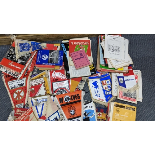 462 - League and non-league football programmes and news letters mainly from the 1960's and 1970's, to inc... 