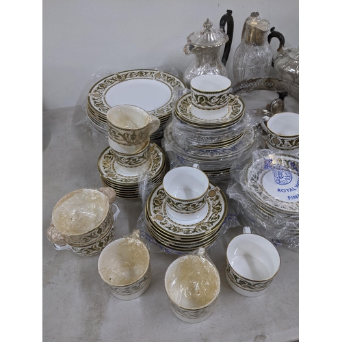 480 - A mixed lot to include mixed silver plate and a Royal Worcester Windsor pattern part dinner service
... 