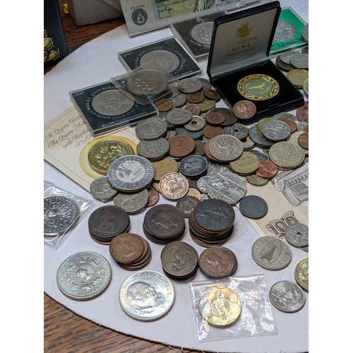 507 - Mixed British and other world coins to include Victorian and later threepence, commemorative Crowns,... 