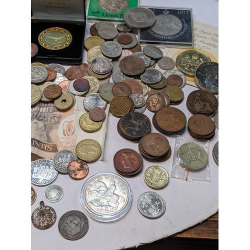 507 - Mixed British and other world coins to include Victorian and later threepence, commemorative Crowns,... 