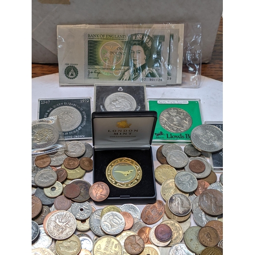 507 - Mixed British and other world coins to include Victorian and later threepence, commemorative Crowns,... 