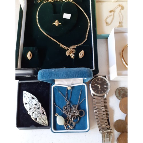 28 - Late 20th Century costume jewellery, watches and accessories to include a Balenciaga gold tone and c... 