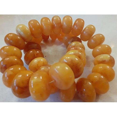 55 - Vintage amber necklaces to include a butterscotch example together with a quantity of amber effect n... 