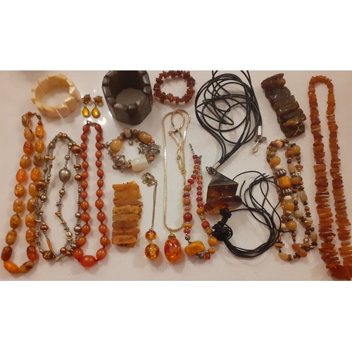 66 - Late 20th Century costume jewellery to include an amber rough cut necklace and 2 amber bracelets tog... 