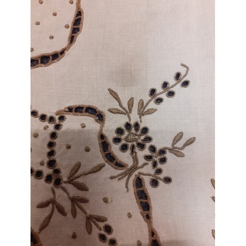 120 - A quantity of vintage table linen to include a Madeira beige and ecru cutwork tablecloth 46