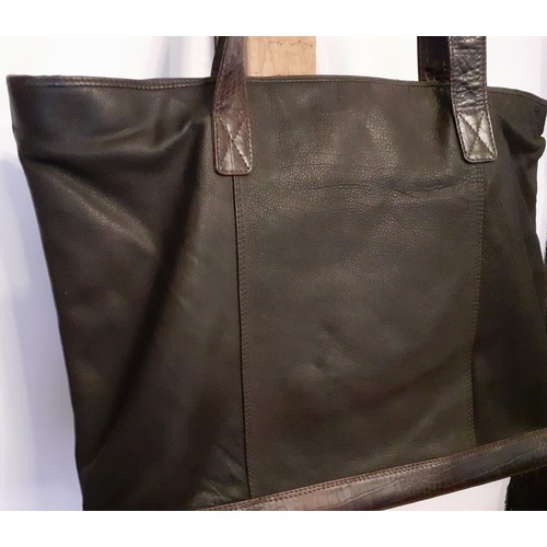 92 - Da Milano-An Italian over-sized textured brown leather 'shopper' bag with faux reptile shoulder stra... 