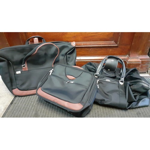 131 - Three Samsonite suitcases comprising a black and grey holdall 24