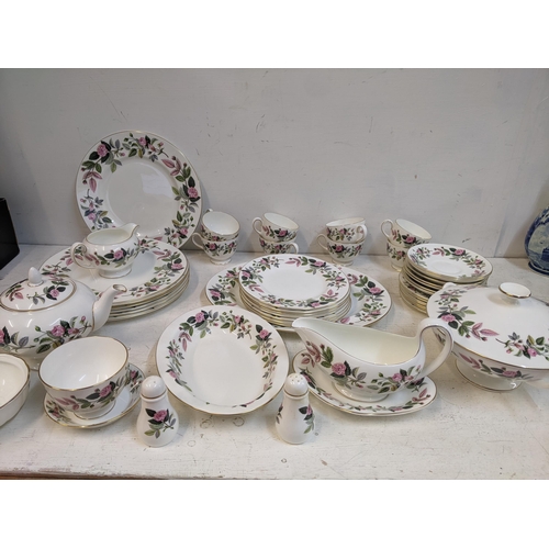 85 - A Wedgwood rose pattern dinner/tea service to include tureens, teapot, sauce boat
Location:G