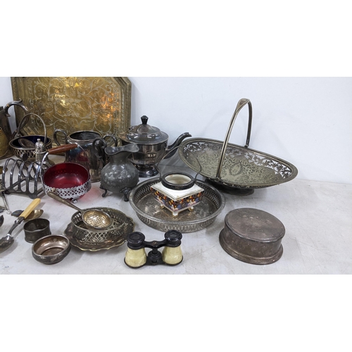 219 - A mixed lot of metalware to include a silver dressing table pot, engraved brass tray, silver plate t... 