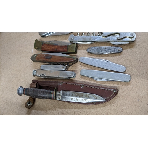 26 - An early 20th century William Rodgers fighting knife together with mixed pen knives including a Blyd... 