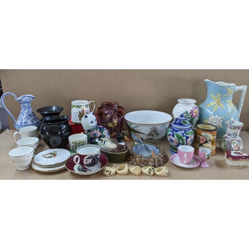 30 - A mixed lot to include Franklin porcelain limited edition bowl, Victorian wash jug, Bakelite napkin ... 