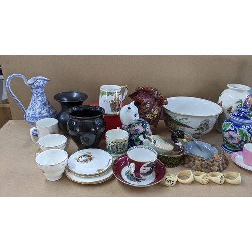 30 - A mixed lot to include Franklin porcelain limited edition bowl, Victorian wash jug, Bakelite napkin ... 