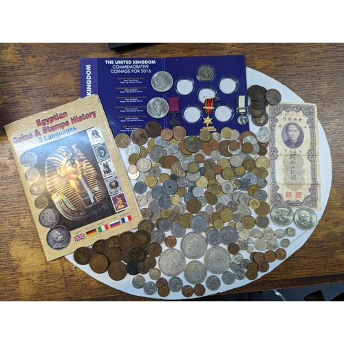 10 - Mixed coins from around the world to include British Victorian and later pennies, USA, Netherlands, ... 