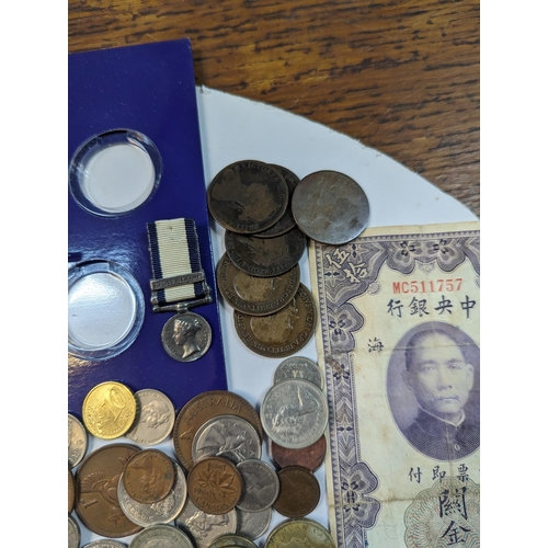 10 - Mixed coins from around the world to include British Victorian and later pennies, USA, Netherlands, ... 